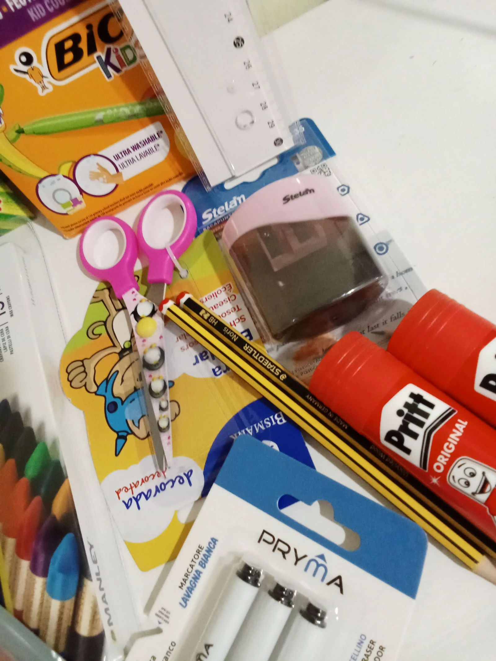 School supplies – photo 2